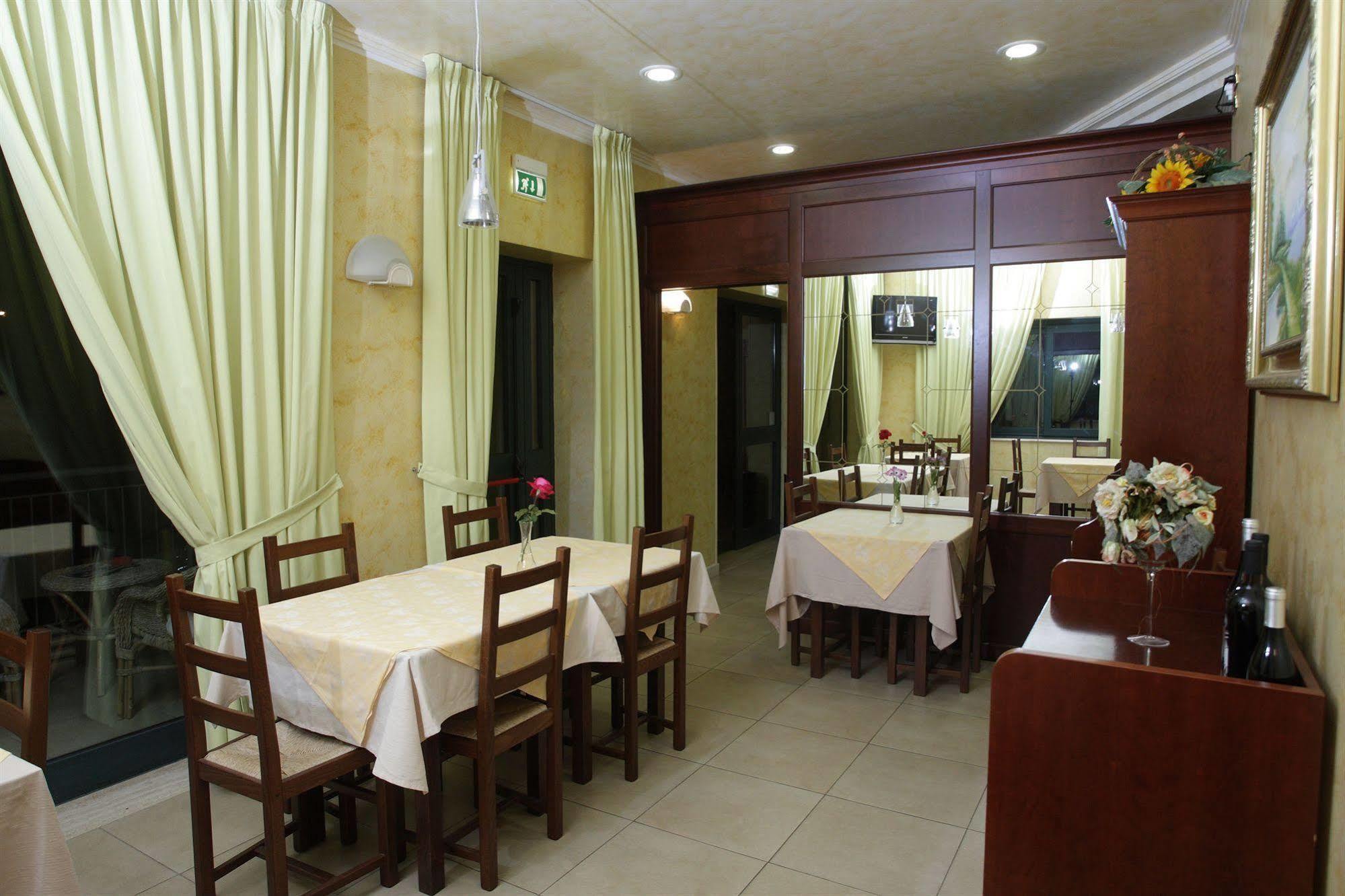 Pino Hotel Gizzeria Exterior foto