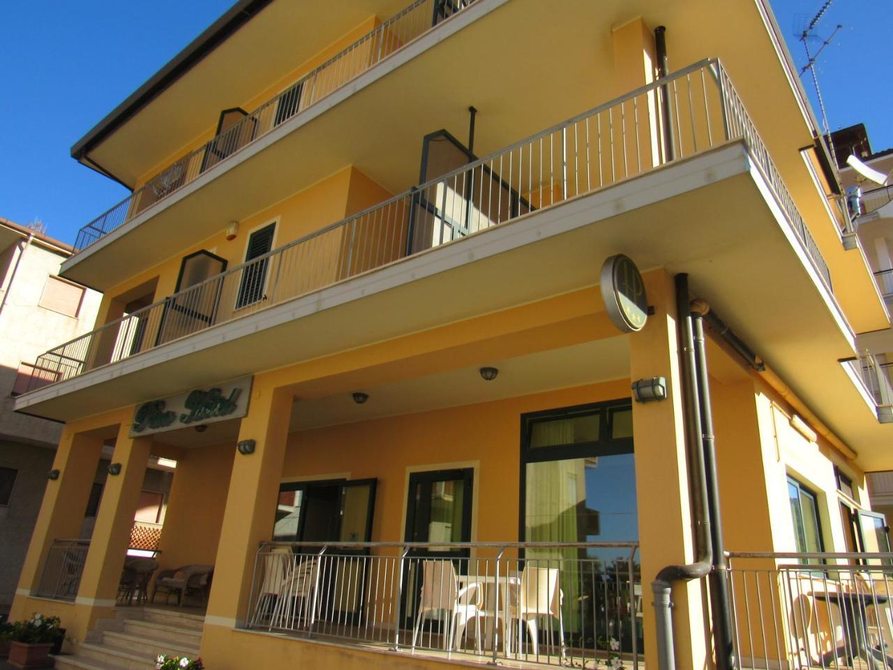 Pino Hotel Gizzeria Exterior foto