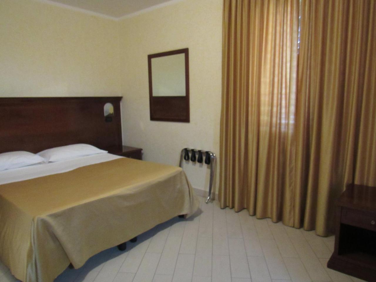 Pino Hotel Gizzeria Exterior foto